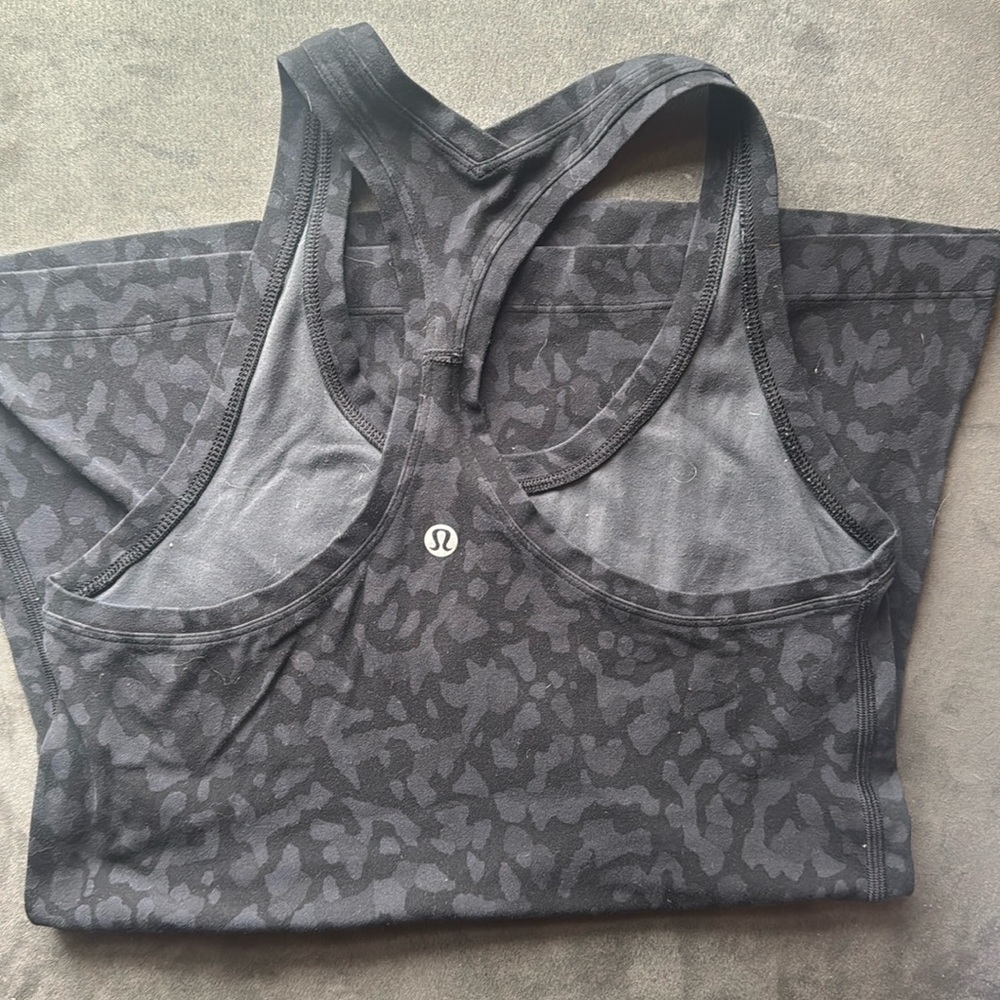 Like new Sz 6 lululemon align tank top